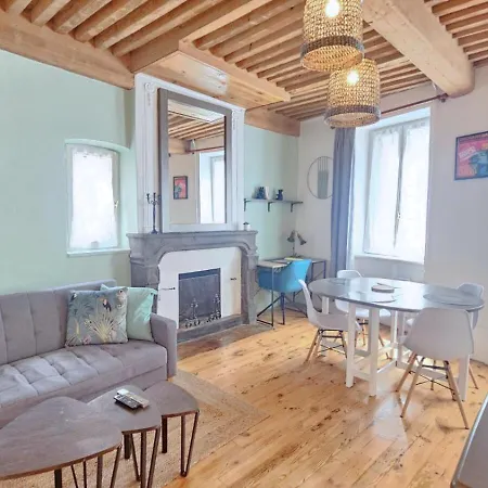 L'histoire Clermontoise - Tramway Au Pied Du Apartman Clermont-Ferrand